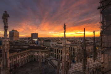 Naklejka premium sunset duomo milano
