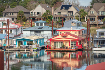 Obraz premium Floating houses and a marina community Portland Oregon.
