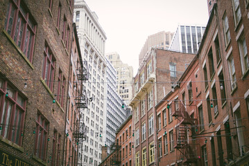 Obraz premium Old and new buildings in downtown New York City