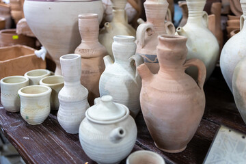 Fototapeta na wymiar many earthenware vessels are for sale