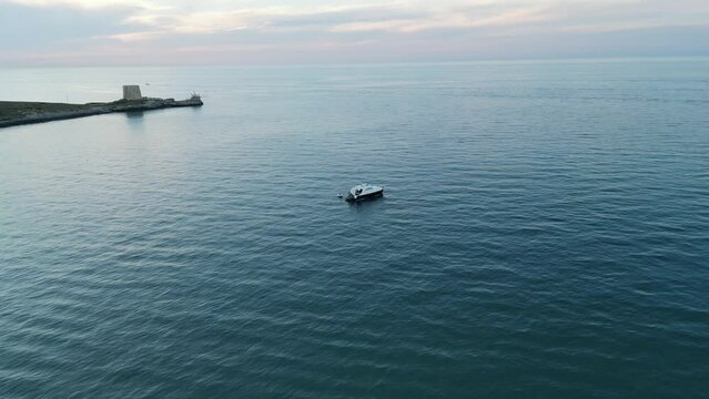 parca di lusso in mezzo al mare