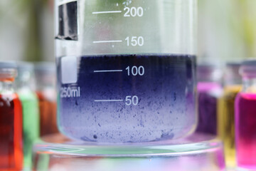 When the Congo red indicator dye interacts with oxalic acid, small insoluble blue particles forming.