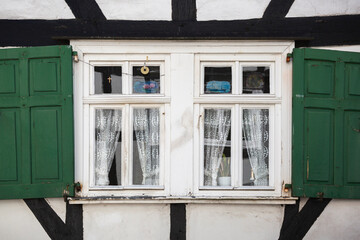 Alte Fenster in einer Fachwerk Fassade