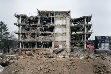 demolition of an old office building in cologne ehrenfeld