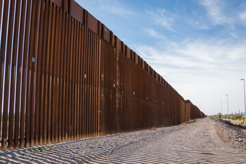 Fototapeta na wymiar US -- Mexico border wall