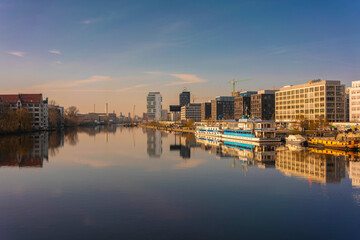 Fototapeta na wymiar View of the skyline of eastside gallery on the Spree river in Berlin 