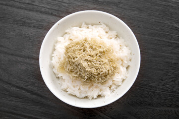 とろろ昆布乗せ御飯