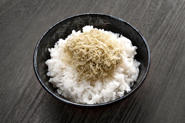 とろろ昆布乗せ御飯