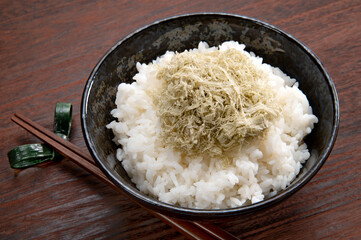とろろ昆布乗せ御飯