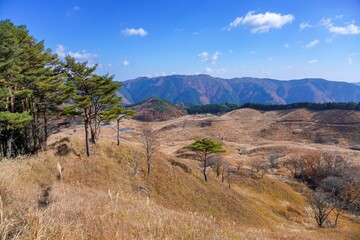 山頂から見下ろす砥峰高原の秋の情景＠兵庫