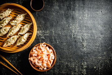 Dumplings gyoza with shrimp in a bamboo steamer. 