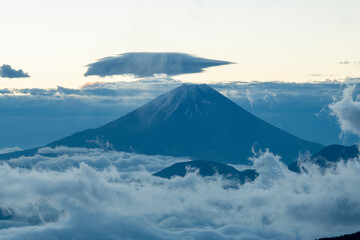 Fototapeta na wymiar 富士山と雲海