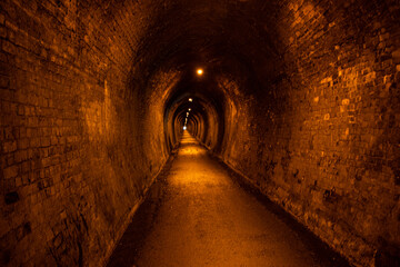 Obraz premium Inside disused rail tunnel