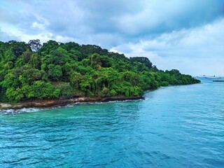 Fototapeta na wymiar tropical island in the sea