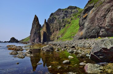 青空に映える礼文島  地蔵岩