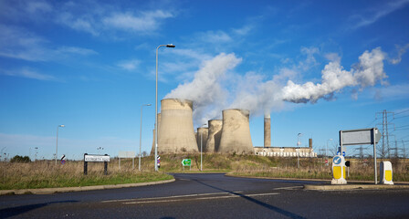 Fototapeta na wymiar Steam rising from cooling towers at Ratcliffe on Soar coal fired power station, Nottinghamshire, UK