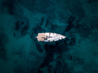 Jacht aerial shot