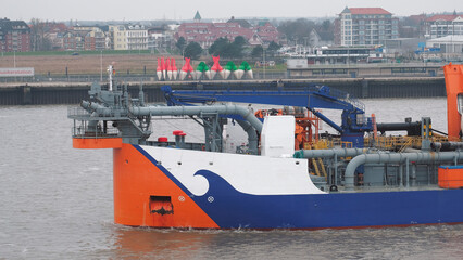 Elbe river, Germany - 01 20 2023: Bow view of the dutch suction hopper dredger powered by LNG during river maintenance © I am from Mykolayiv
