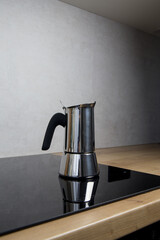 geyser coffee machine prepares coffee on an induction spout