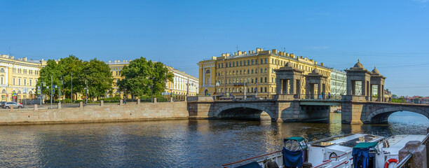 Obraz premium St. Petersburg, panoramic view of the Lomonosov Bridge