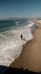 Surfisti in spiaggia a Los Angeles