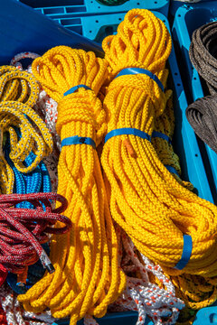 Douarnenez. Accastillage et cordage &agrave; quai. Finist&egrave;re. Bretagne