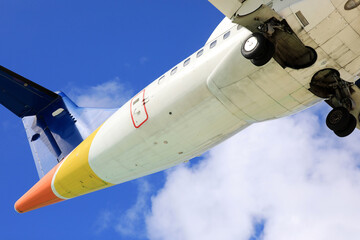 Flugzeug/Jet von unten