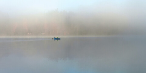 Obraz na płótnie Canvas Fog on banks of Finnish Tuusula lake: morning, autumn, tranquility.