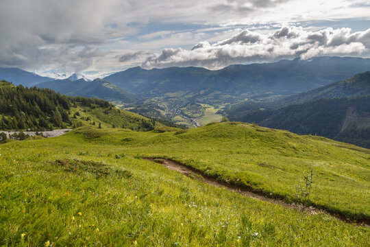 Randonn&eacute;e dans le parc naturel r&eacute;gional du Vercors, France en &eacute;t&eacute;. Gresse en Vercors.