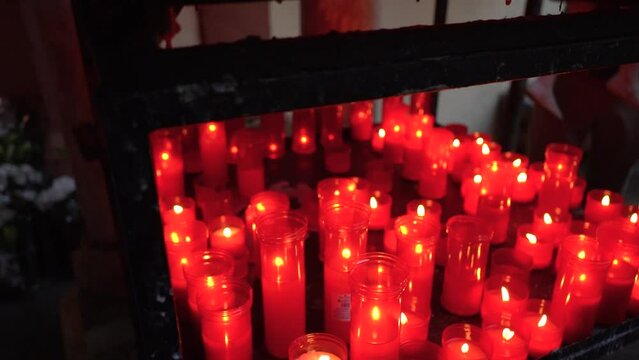Velas religiosas rojas