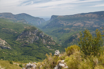Naklejka premium Situé en altitude village de Gréolières dans les Alpes-Maritimes, France