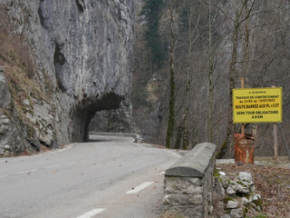 Tunnel a flan de montagne