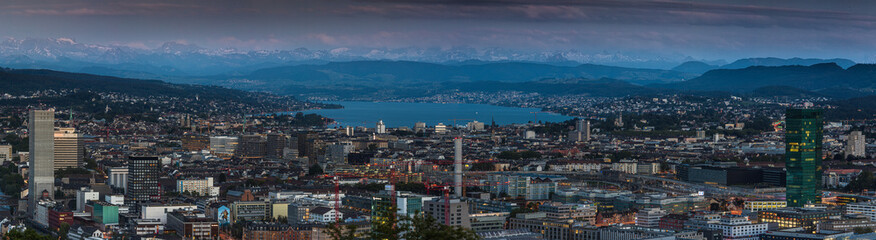 Fototapeta na wymiar panoramic photo of the city of Zurich overlooking the lake