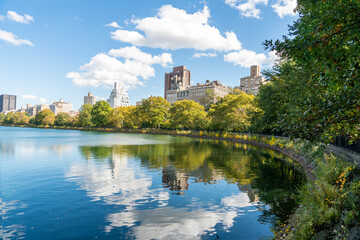 Fototapeta na wymiar City view with Central Park, view of the sea, sky silhouette with clouds reflected in the water, New York.