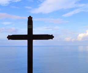 Croce alla  riva del mare. Pasqua e risurrezione del Signore Gesù,