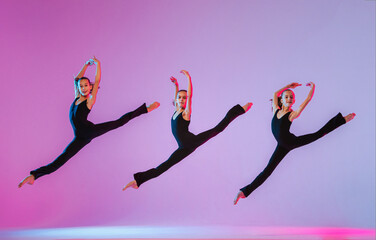 group of five teenagers balrins in black tight-fitting costumes are dancing modern konteporari on a lilac background