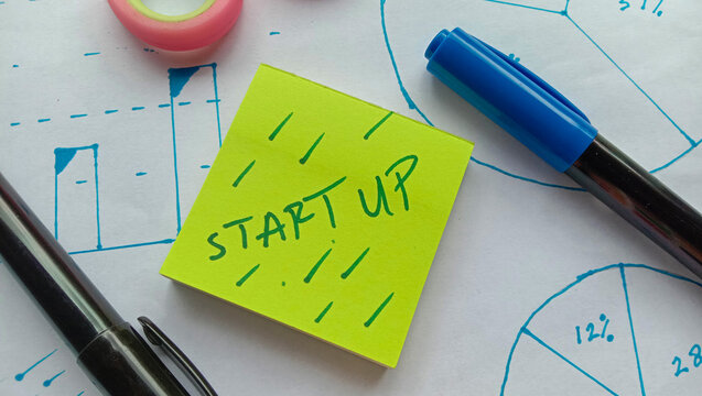 Photo with a business theme with the text "STARTUP"