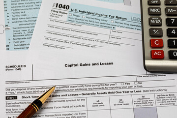 Capital gains form for federal income tax return and calculator. Federal tax return, income tax and tax refund concept - obrazy, fototapety, plakaty
