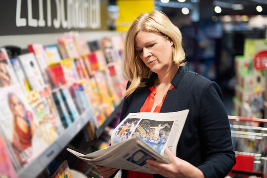 Magazine, Zeitschriften und Zeitungen im Laden kaufen 