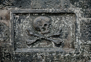 Totenkopf in Wand Bildhauerei Edinburgh