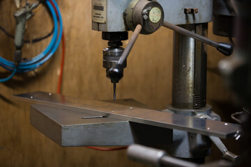 Thread cutting work with a tapping drilling machine - obrazy, fototapety, plakaty
