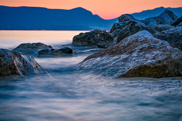 wschód słońca nad wodą w Chorwacji