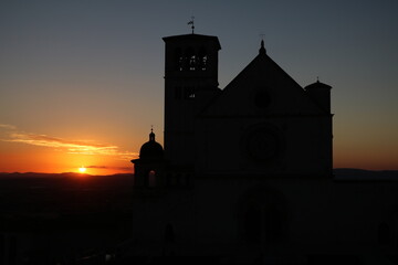 Sunset at Basilica San Francesco in Assisi, Umbria Italy - obrazy, fototapety, plakaty