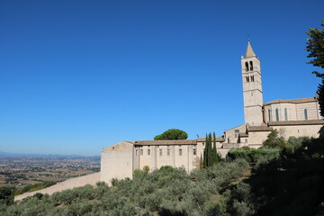 Fototapeta na wymiar View to the Basilica Santa Chiara in Assisi, Umbria Italy
