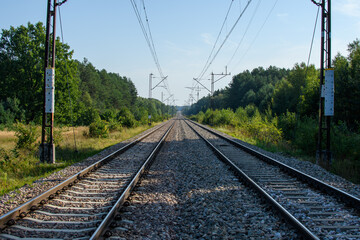Fototapeta na wymiar Dwu torowa lina kolejowa 