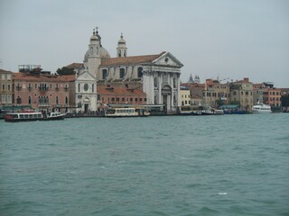 Fototapeta na wymiar arriving to Venice