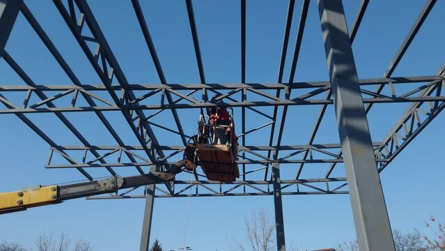 Construction Of Building Using A Mobile Crane