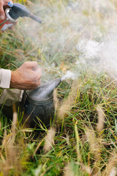 Bee smoker anonymous worker