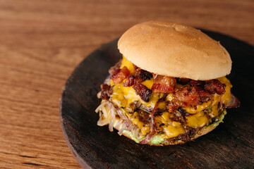Burger - Sandwich with beef burger, mozzarella cheese, bacon, red onion and homemade mayonnaise