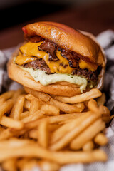Hamburguer - Sandwich with beef burger, bacon, cheddar and french fries